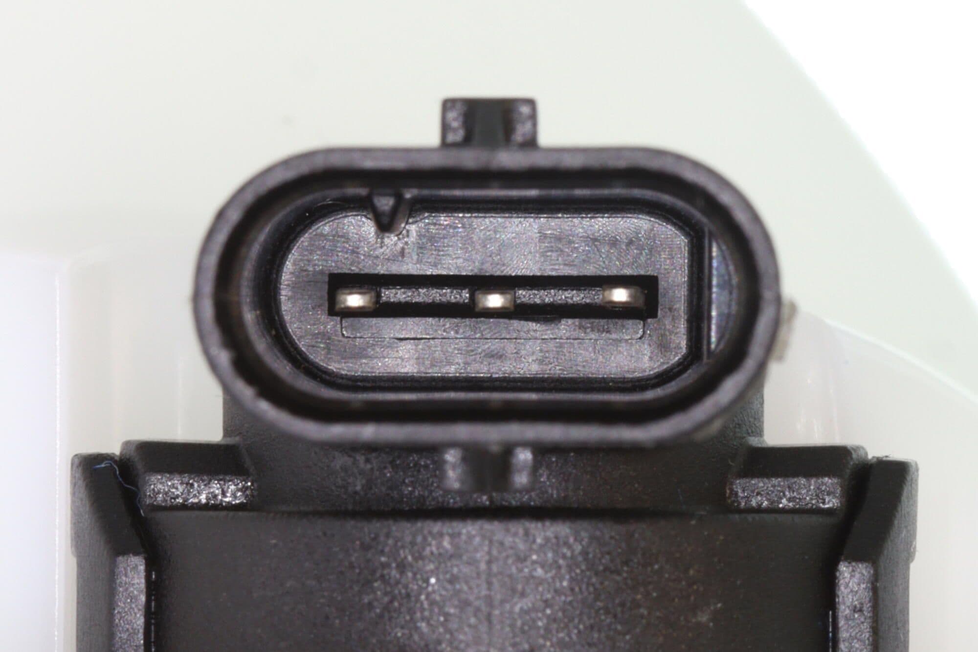 370-V30-09-0135 - Image 4