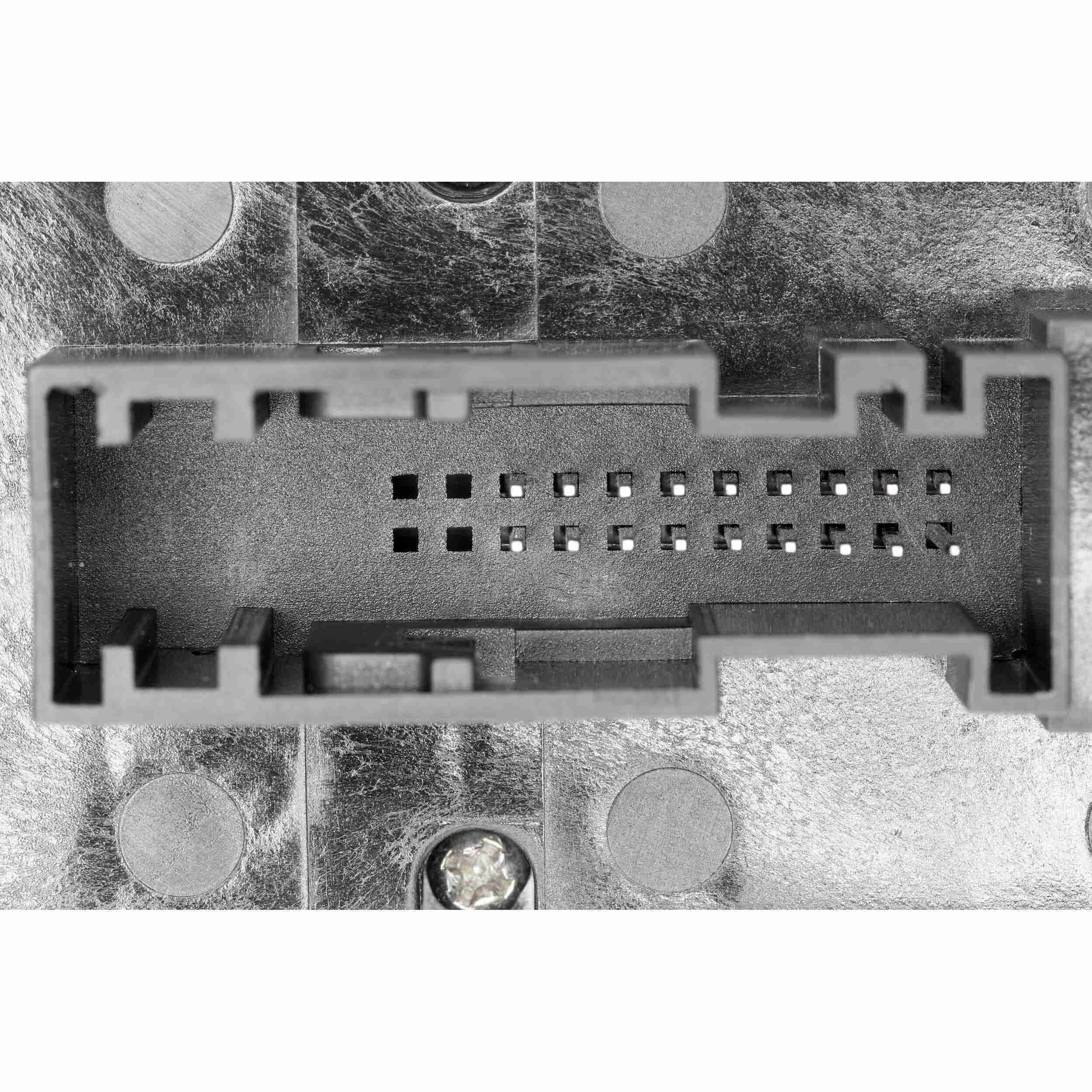 370-V40-73-0069 - Image 2